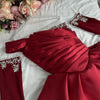 Bella Schwarzer Satin Perlen Abendkleider One Shoulder A-Linie Ballkleider Maßgeschneiderte Lange Ärmel Bodenlanges Hochzeitskleid