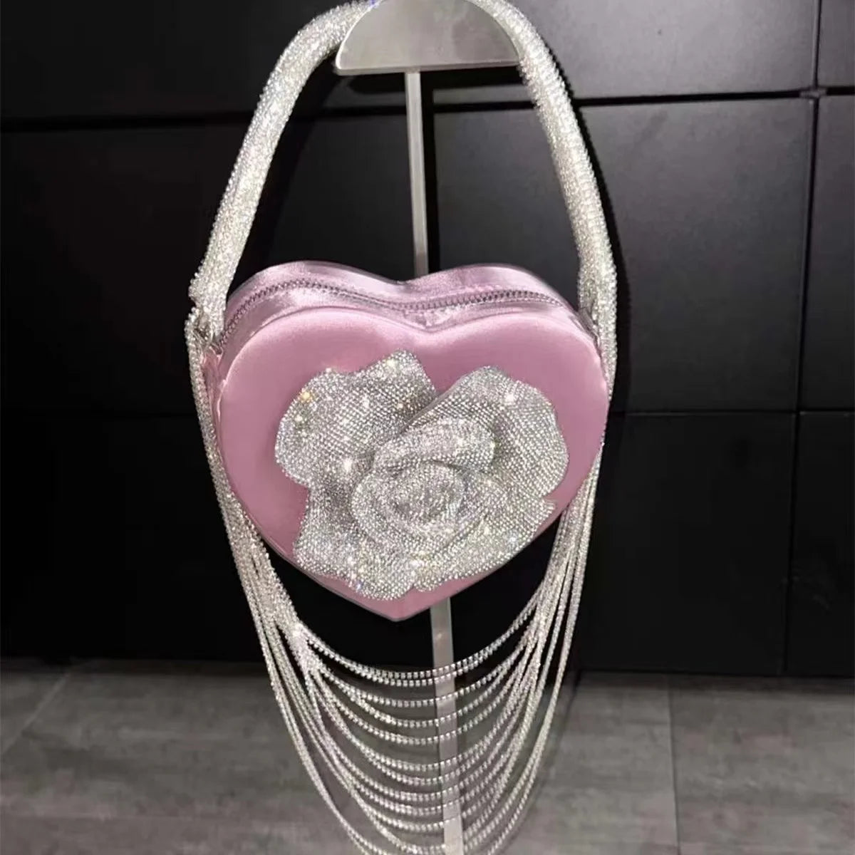 Luxuriöse Glitzer-Blumen-Strass-Diamant-Quasten-Abendtasche Herzförmige Damenhandtasche Hochzeit Party Clutch Umhängetasche