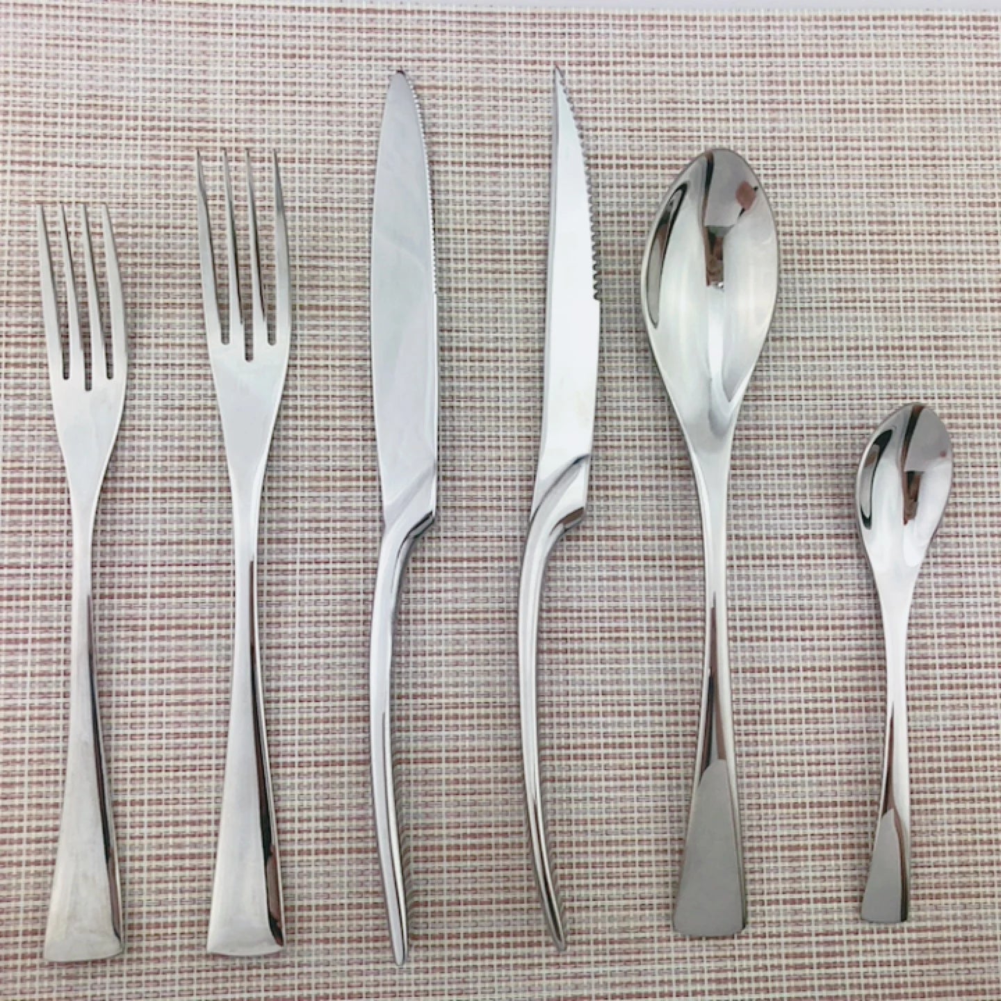 24-teiliges Edelstahl-Besteckset, Esslöffel Gabel Messer Besteckset Tafelbesteckset für 4 oder 6 Personen
