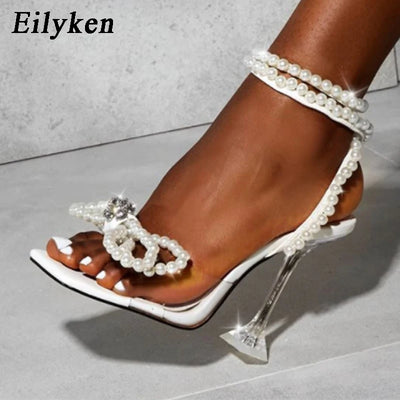 Eilyken Neue Damen Sandalen 2025 Sommer Sexy Perspex Kristall High Heels Party Hochzeitsschuhe Eckige Zehen Perlen String Schleife Pumps