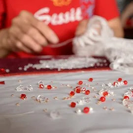 Neue weiße Hochzeitskleider Brautpartykleid mit Seitenschlitz Schleppe Großhandel Perlen Tüll Brautroben MW744