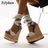 Eilyken Sommer Einfarbige Weiße Plateau Keilsandalen Damen Mode High Heels Knöchelriemen Offene Zehen Schuhe