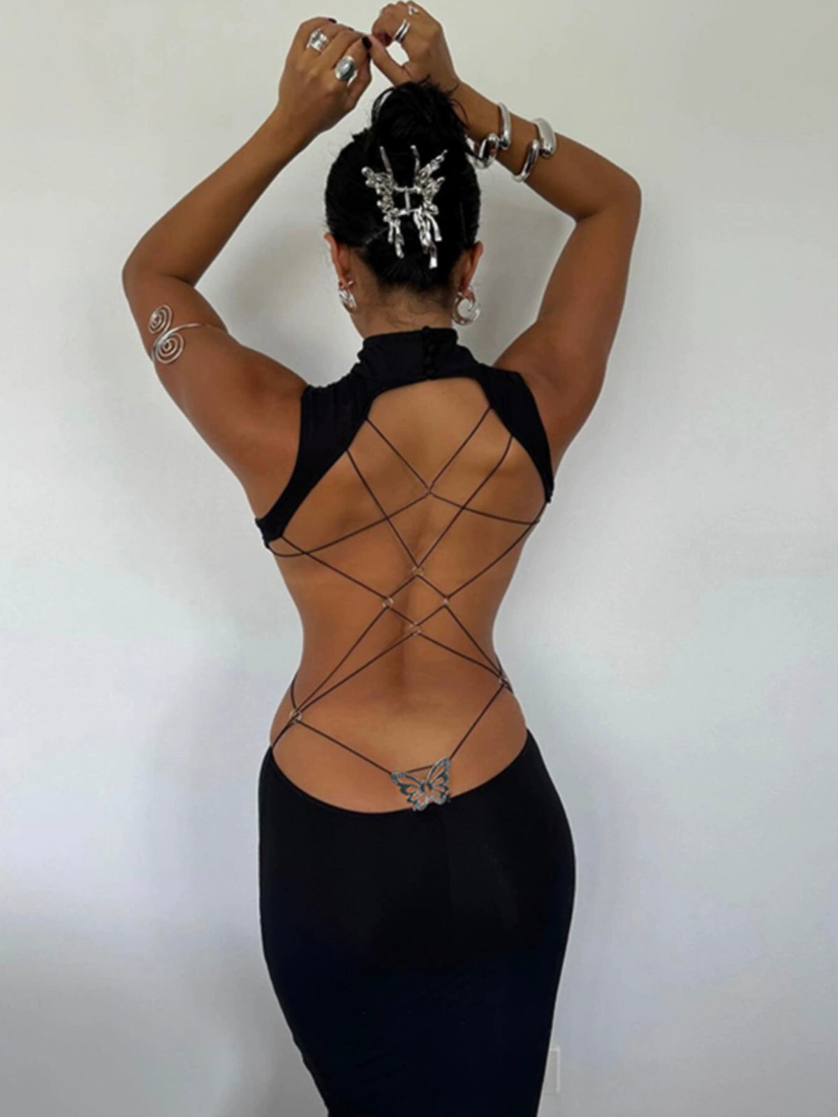 Umwerfendes europäisches und amerikanisches Metall-Schmetterling Aushöhlen Rückenfreies Kleid Damen Gyaru Stil Schlankmachender langer Rock mit Schlitz