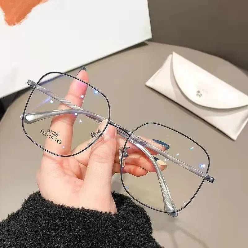 Fashion Metal Anti-Blue Light Glasses Women Men Vintage Ultralight Oval Frame Computer Game Goggles Blue Ray Blocking Eyeglasses