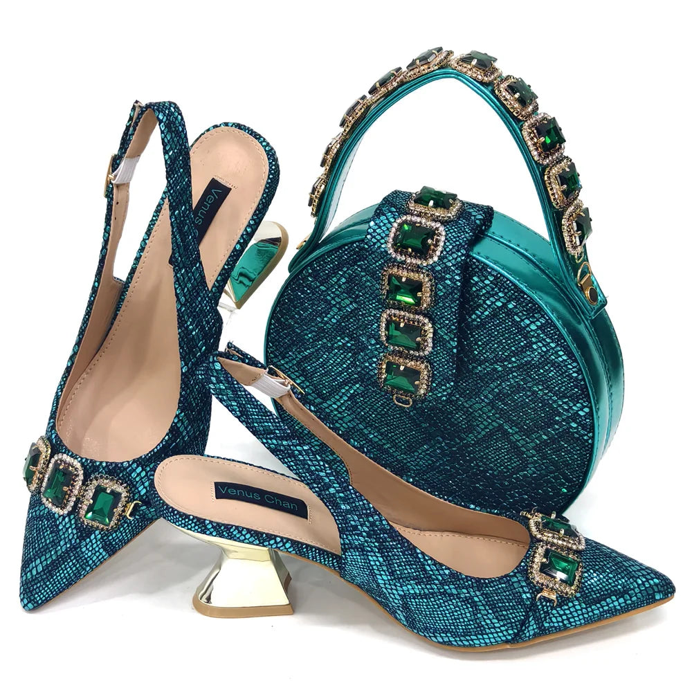 2024 Strass Spitz Zehen High Heels Schuhe und Taschen Set für Damen Hochzeit und Party Elegante Luxusmode in Weinrot