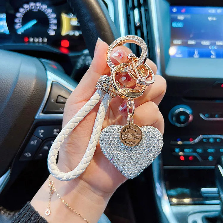 Strass-Diamant, voll besetzter Liebes-Schlüsselanhänger, Lederseil, Kreuzanhänger, herzförmiger Auto-Schlüsselanhänger, exquisite Damenschlüsselanhänger.