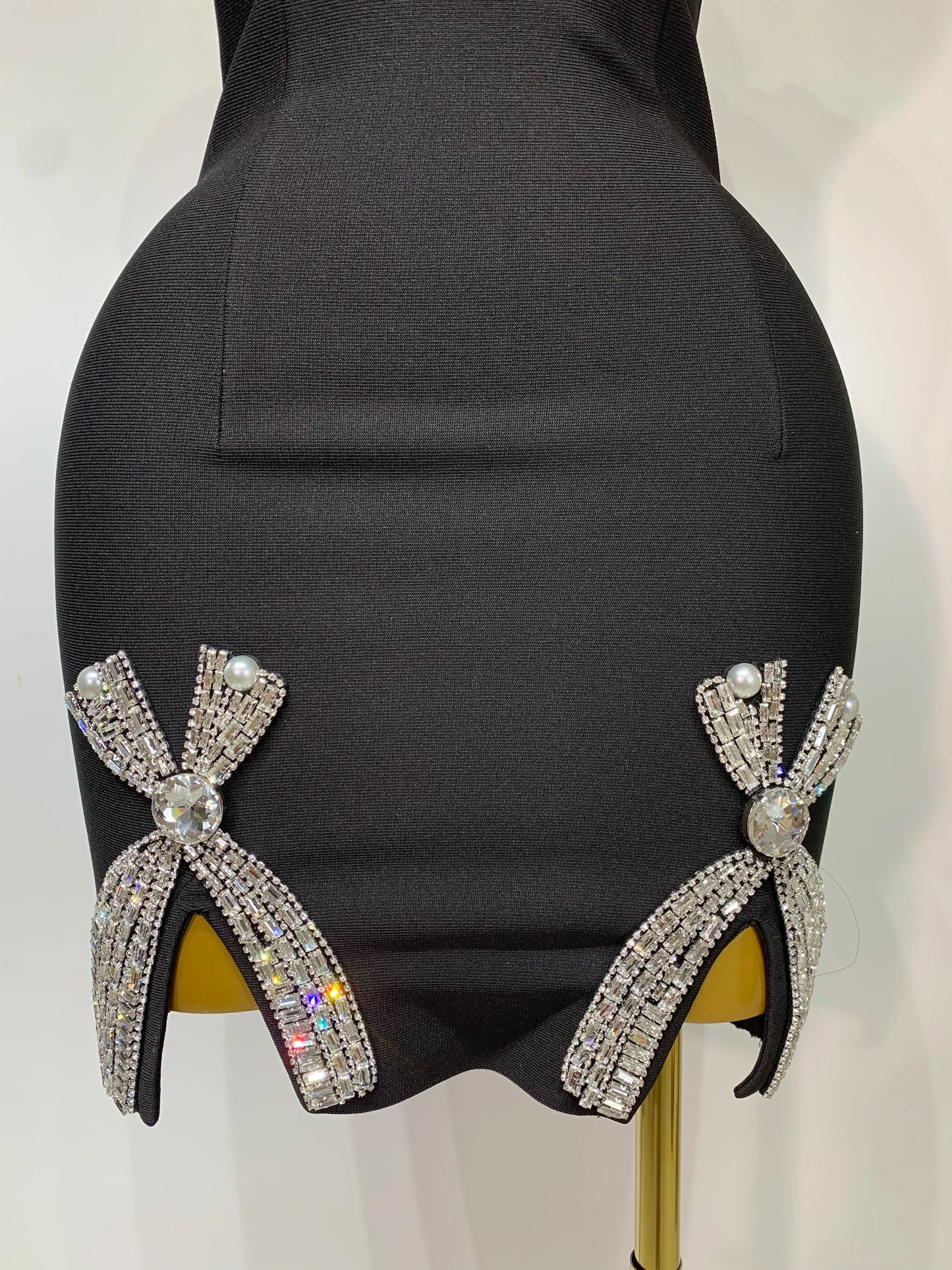 Damen Celebrity Sexy V-Ausschnitt Perlen Schwarz Mini Bodycon Bandage Kleid Luxus 2025 Gestrickte Elegante Abend Club Party Kleider