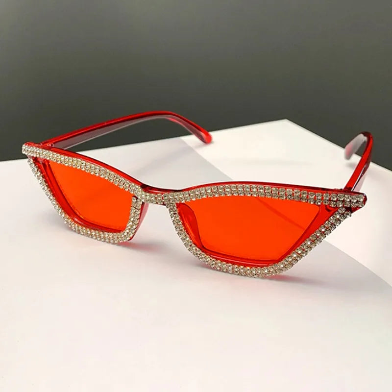 KLASSNUM Luxuriöse Cat-Eye-Sonnenbrille für Damen und Herren, modische Diamant-Dreieck-Marken-Designer-Glitzer-Sonnenbrille UV400 Shades Brille