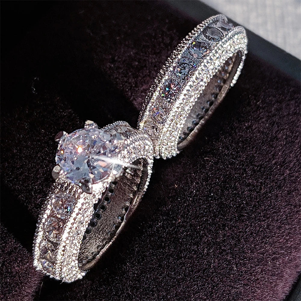 2023 New Luxury Silver Color Luxury Big Wedding Rings Set for Bridal Women Engagement Finger Party Gift Designer Jewelry R4428