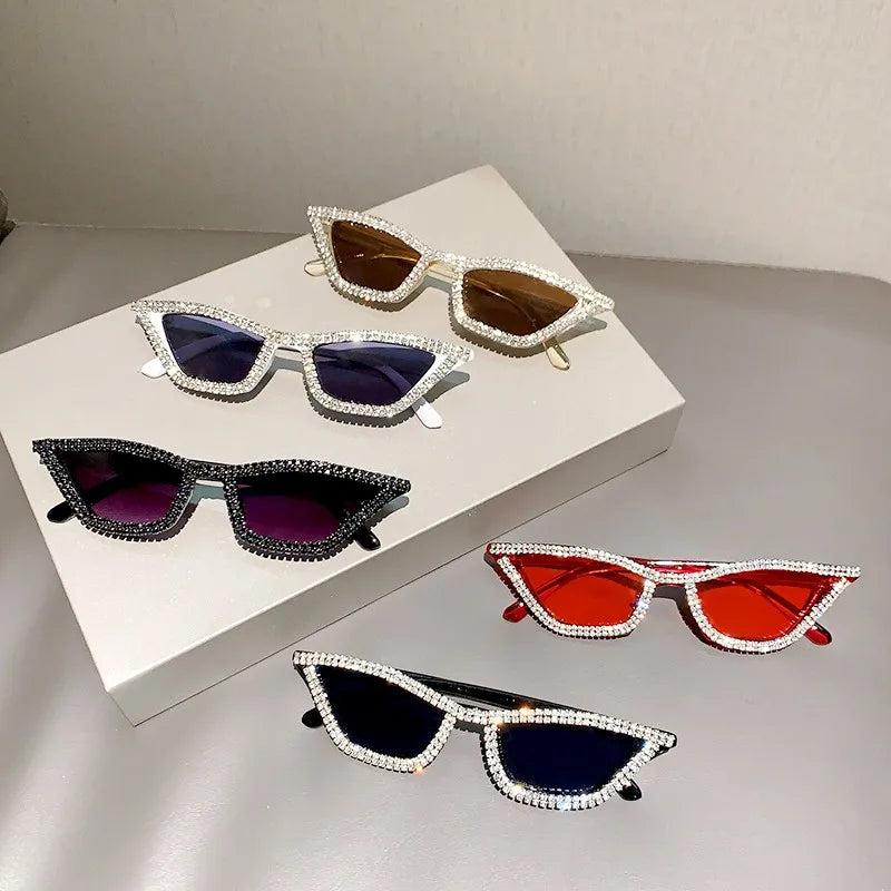 KLASSNUM Luxuriöse Cat-Eye-Sonnenbrille für Damen und Herren, modische Diamant-Dreieck-Marken-Designer-Glitzer-Sonnenbrille UV400 Shades Brille