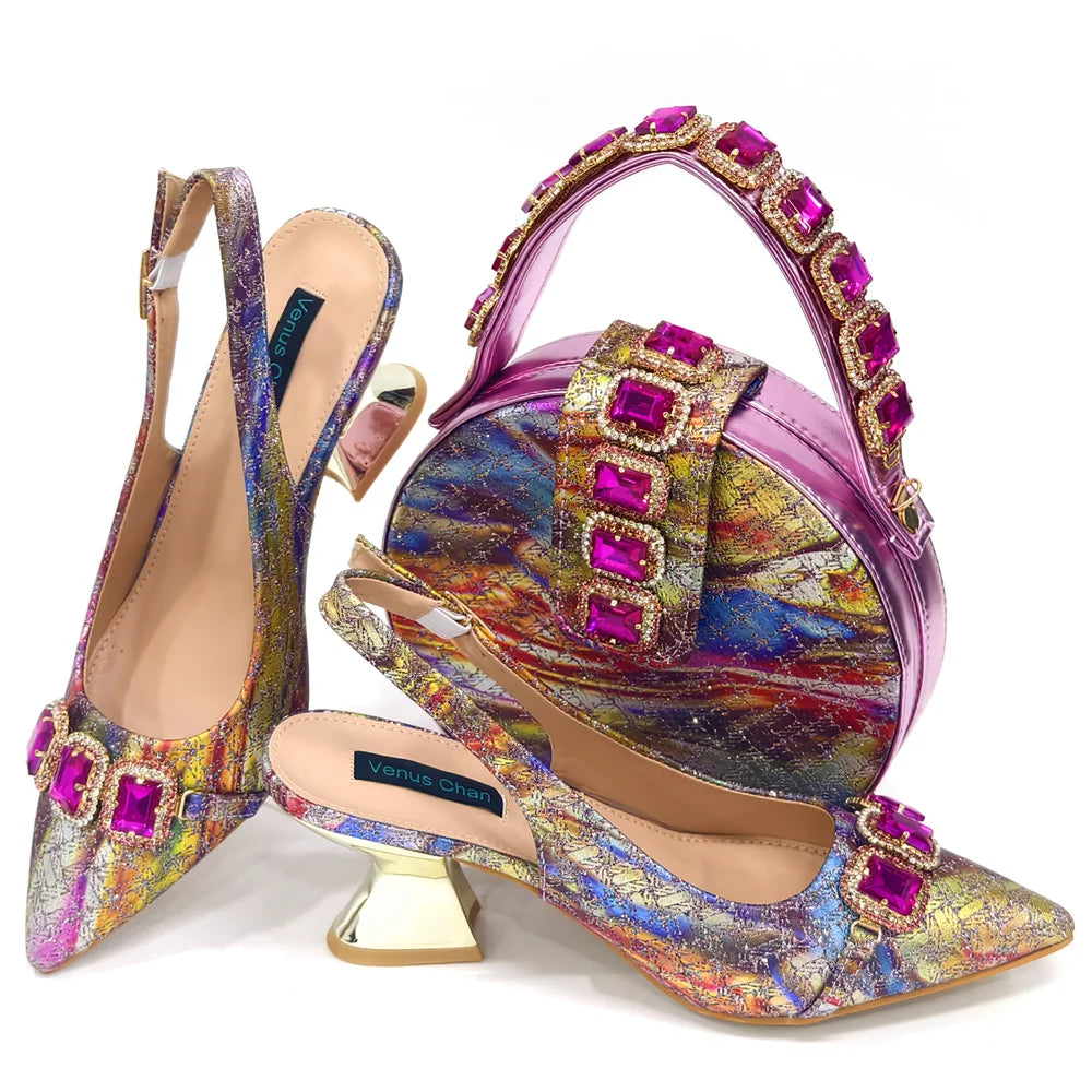 2024 Strass Spitz Zehen High Heels Schuhe und Taschen Set für Damen Hochzeit und Party Elegante Luxusmode in Weinrot