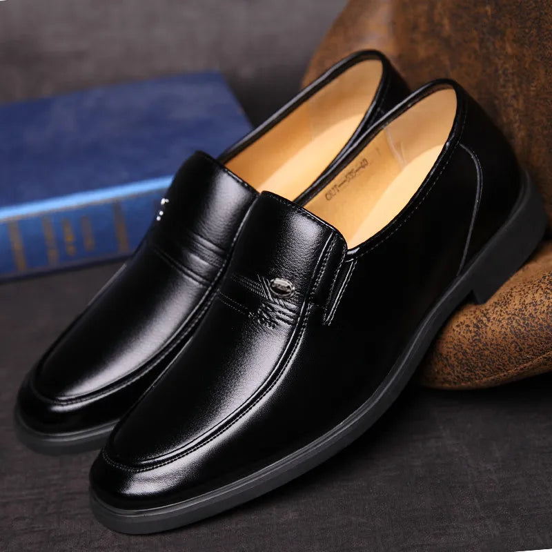 Leder Herren Business Schuhe Luxusmarke 2022 Herren Loafer Elegant Mokassins Atmungsaktiv Slip-on Schwarze Fahrerschuhe Übergröße 38-44