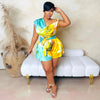 CM.YAYA Damen Batik-Print Strand Ärmellos V-Ausschnitt Schärpen Sexy Party Club Playsuits Jumpsuit 2025 Sommer Einteiler Rompers