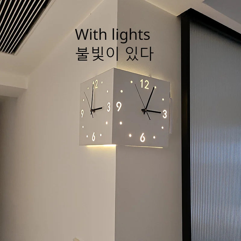Kreative Lichtsensor Eckwanduhr Quadratisch Einfache Doppelseitige Wanduhr mit arabischer Ziffernskala Analoge Geräuschlose Wanduhr