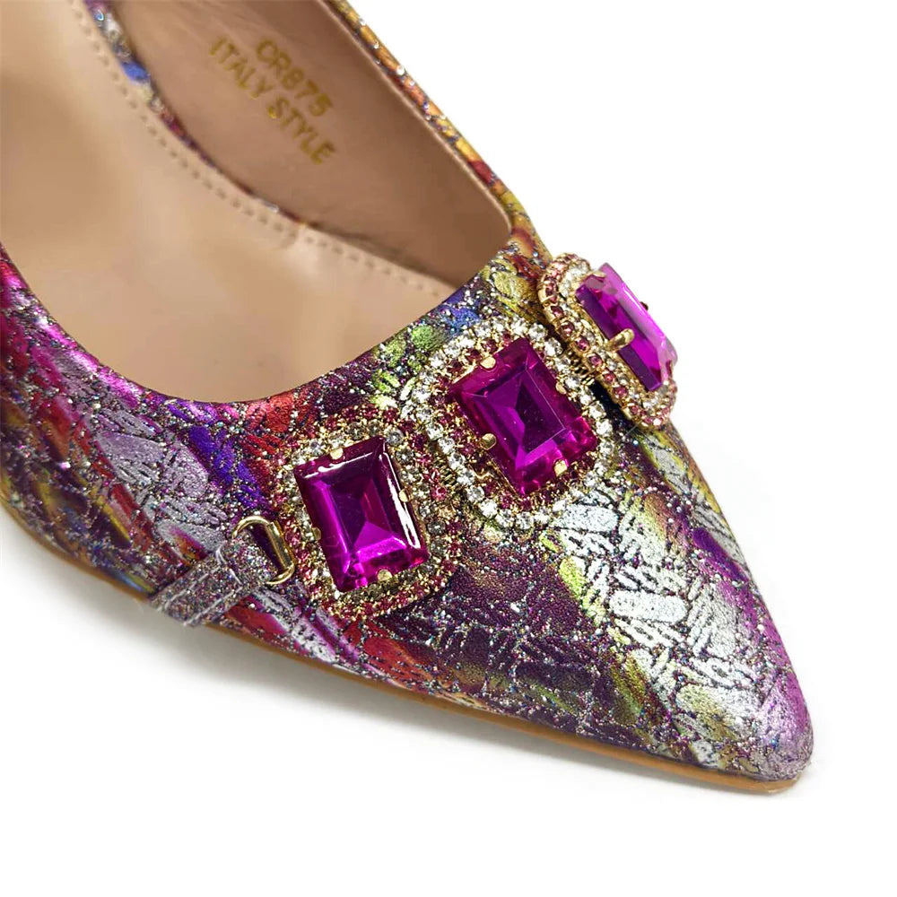 2024 Strass Spitz Zehen High Heels Schuhe und Taschen Set für Damen Hochzeit und Party Elegante Luxusmode in Weinrot