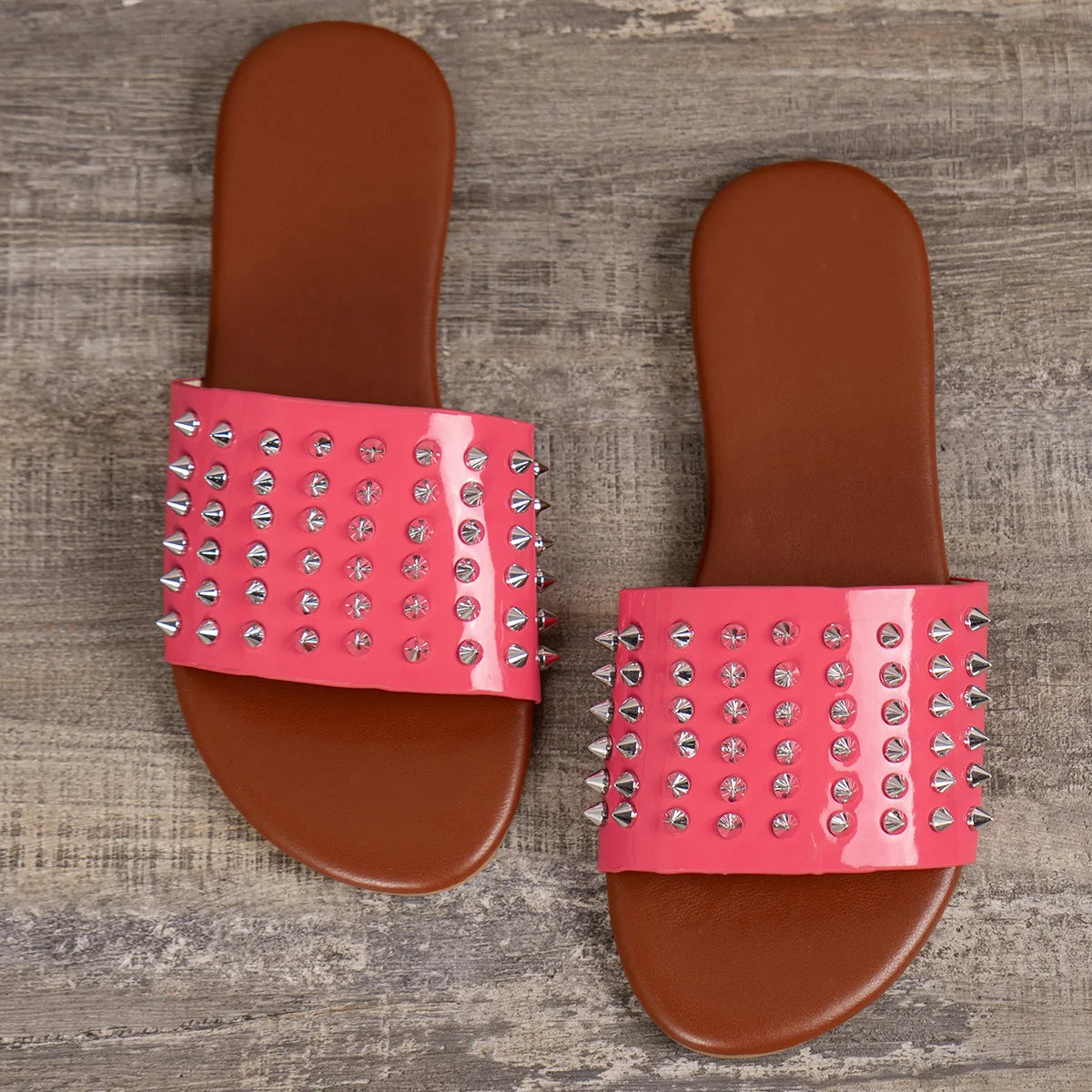 2024 Women Summer New Flat Bottom Rivet Outdoor Beach Large Size Slippers for Leisure, Anti slip Durable Home Sandals