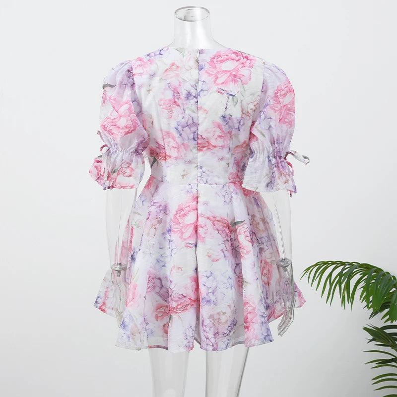 Damen Batik 3D Blumen Tief V-Ausschnitt ausgestellte Ärmel Minikleider Mode Slim Bedruckt Mehrfachfalten Vestidos Neue Damen Urlaubskleidung