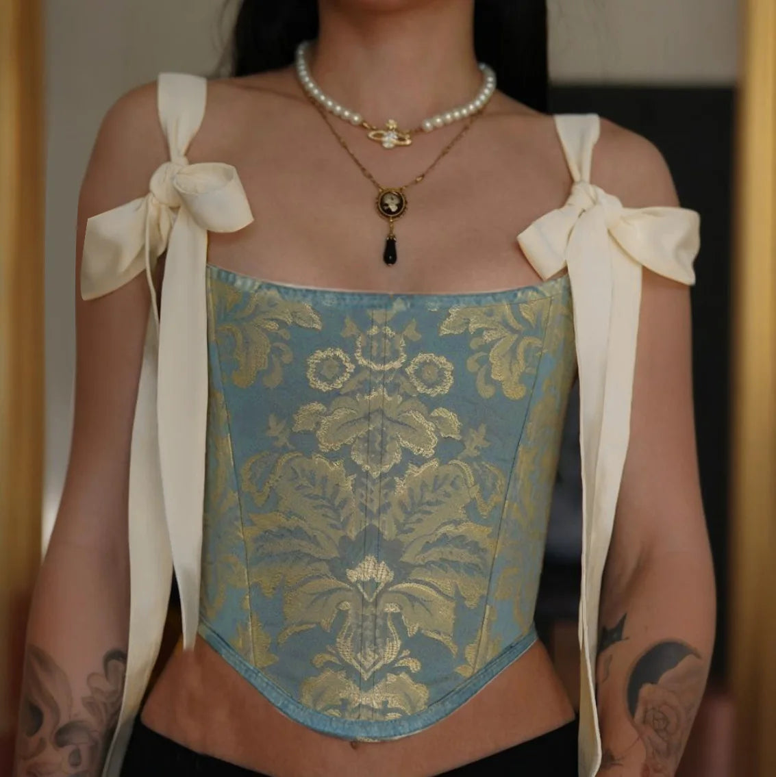 Europäische und amerikanische Mode Hosenträger Stickerei Druck Schleife Taille Weste weibliche ins Nische Spice Girl Wind Joker Slim Top