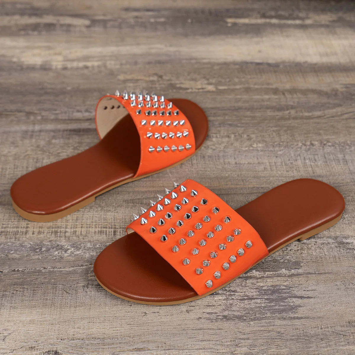 2024 Women Summer New Flat Bottom Rivet Outdoor Beach Large Size Slippers for Leisure, Anti slip Durable Home Sandals