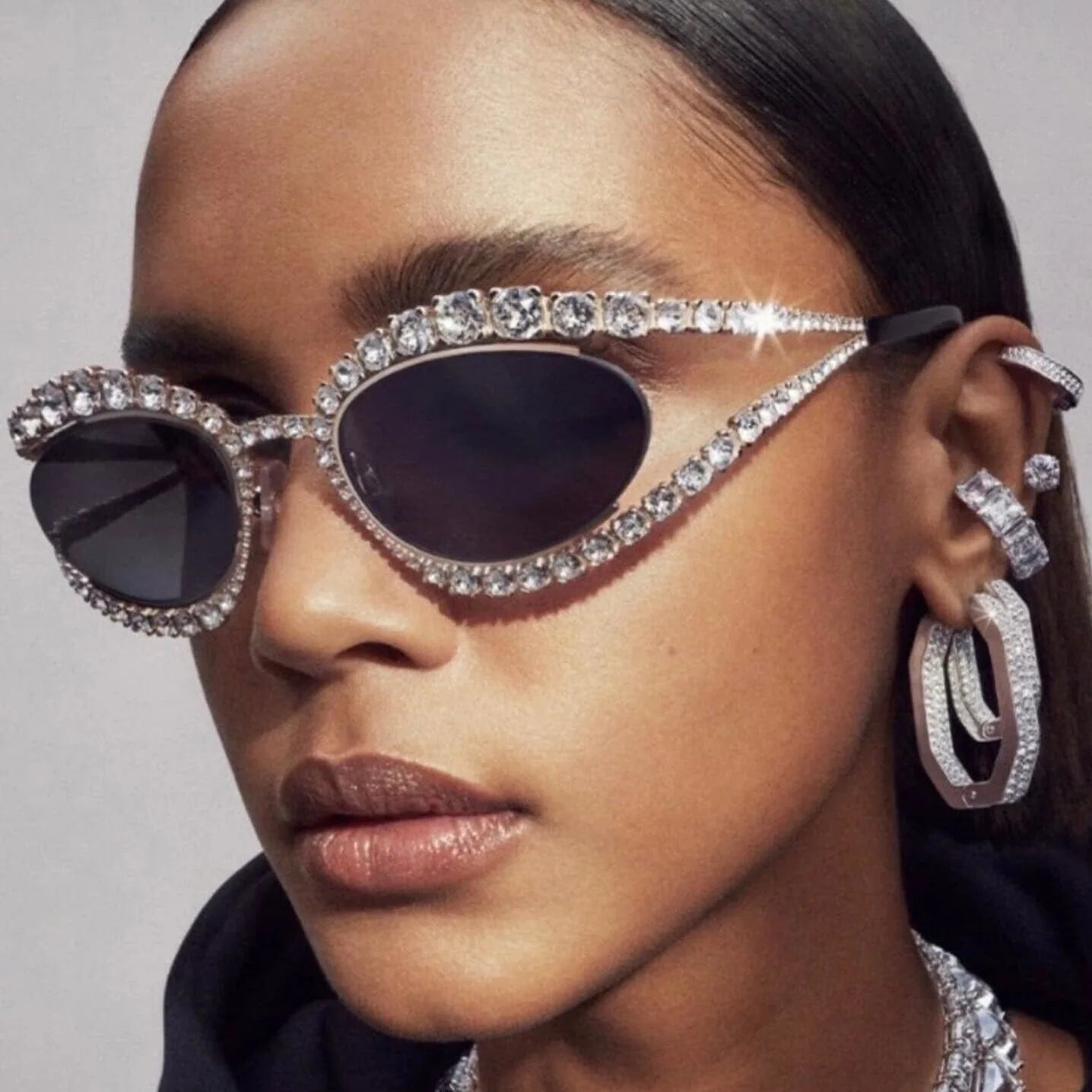 XJiea 2024 Designer Strass-Sonnenbrille für Damen Luxusmarken-Mode-Steampunk-Herrenbrille Party-Strand-Schatten-Accessoire