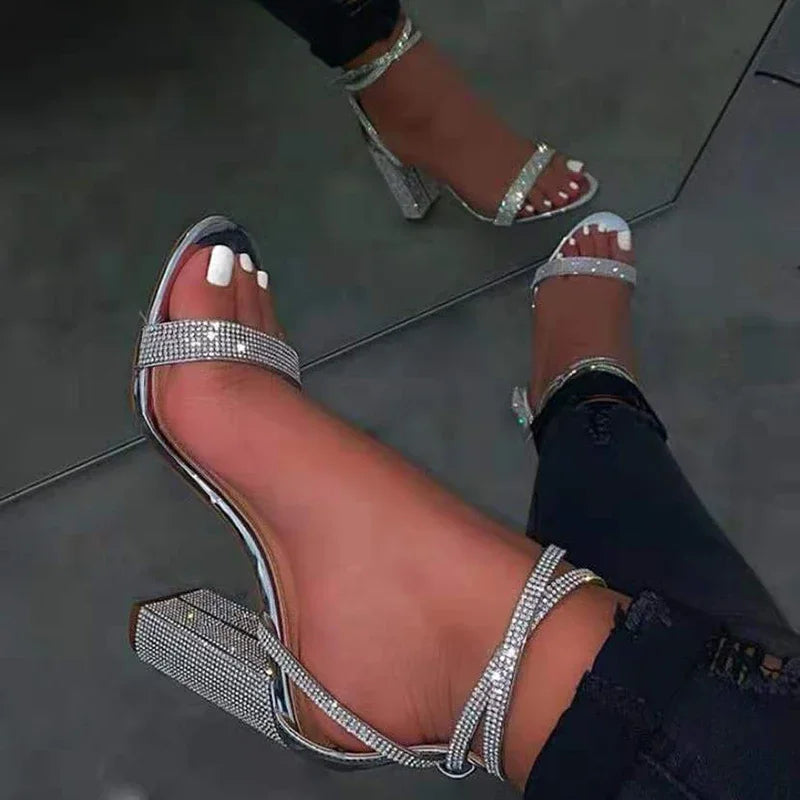Glänzende goldene Strasssteine Chunky Heels Sandalen Damen Sexy Kreuz Knöchelriemen Silber High Heels Sommer Party Kleiderschuhe Damen Pumps