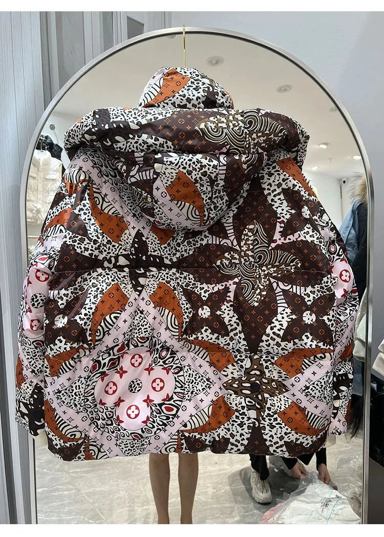 2023 Europäische Station Winter Neue Daunenjacke Damen Warm Mode Kurze Farb-Patchwork Graffiti dicke Weiße Entendaunenjacke