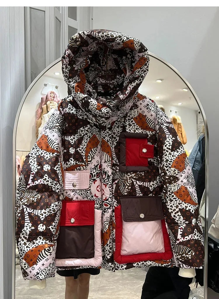 2023 Europäische Station Winter Neue Daunenjacke Damen Warm Mode Kurze Farb-Patchwork Graffiti dicke Weiße Entendaunenjacke
