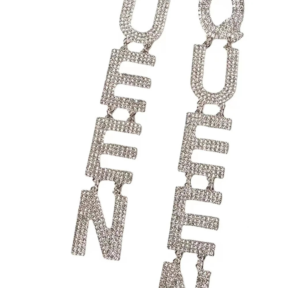 2022 Überzogene Königinnen-Strass-Ohrringe für Frauen Mode Lange Buchstaben Anhänger Ohrringe Mode Glänzende Party Kostüm Schmuck