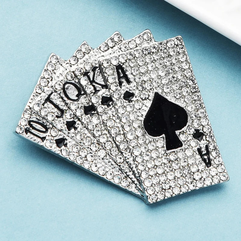 SKEDS Fashion Damen Herren Funkelnde Vollkristall Poker Brosche Anstecknadeln Besonderes Design Unisex Mode Metall Strass Schmuck Geschenk