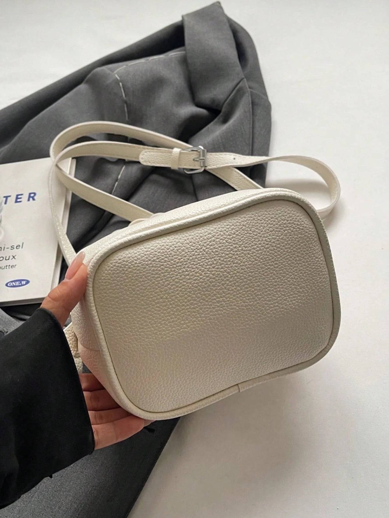 Fashion Joker PU-Gewebe wasserdicht, Buchstabendesign, Metallanhänger-Dekoration tragbare quadratische Tasche, Vorbereitung von p