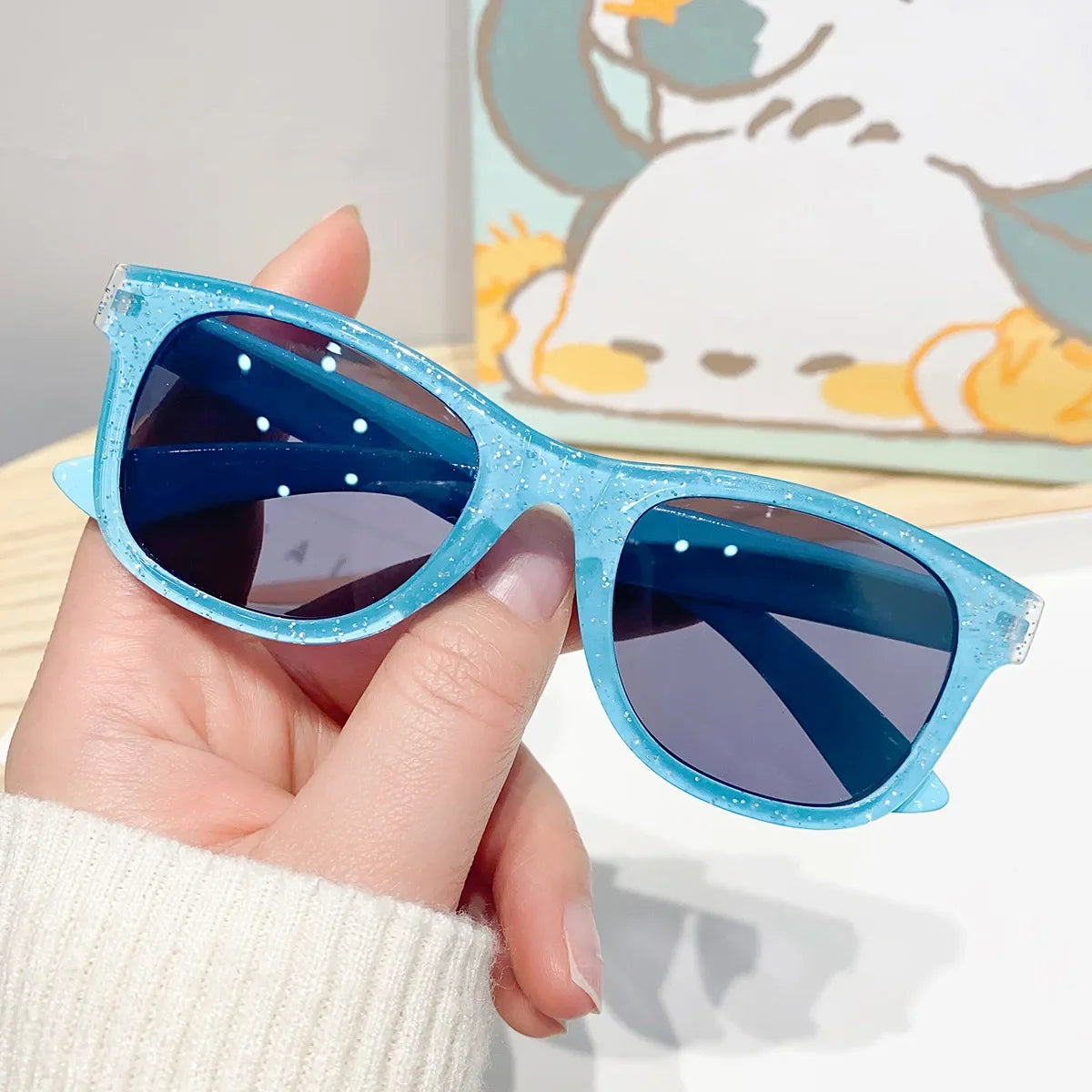 2024 Neue trendige coole bunte glänzende quadratische Sonnenbrille für Kinder Mädchen Trendige modische süße Sonnenbrille Kinderbrille