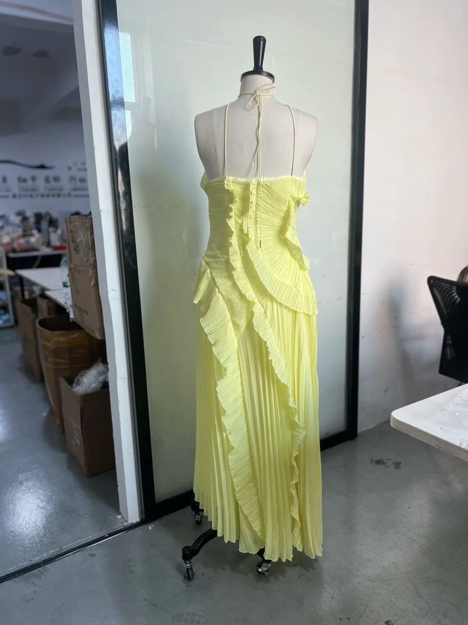 Chic pleated halter neck long vacation dress high quality purple strapless Lotus Edge Maxi Dress 2026 New Lady Vacation Gowns