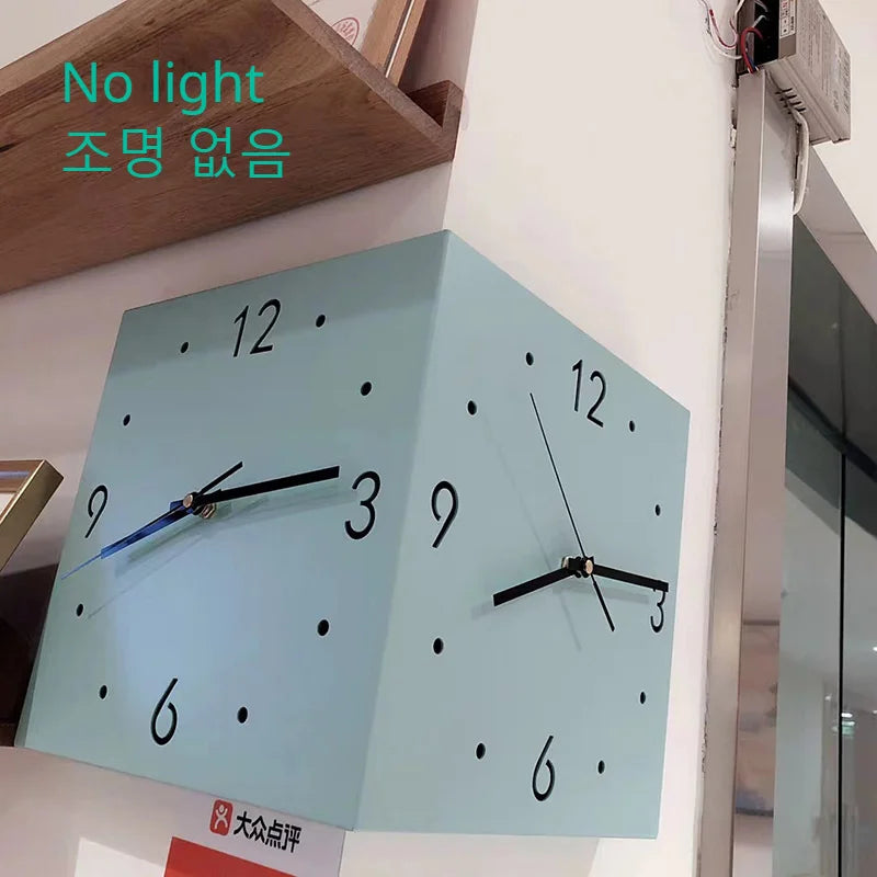 Kreative Lichtsensor Eckwanduhr Quadratisch Einfache Doppelseitige Wanduhr mit arabischer Ziffernskala Analoge Geräuschlose Wanduhr