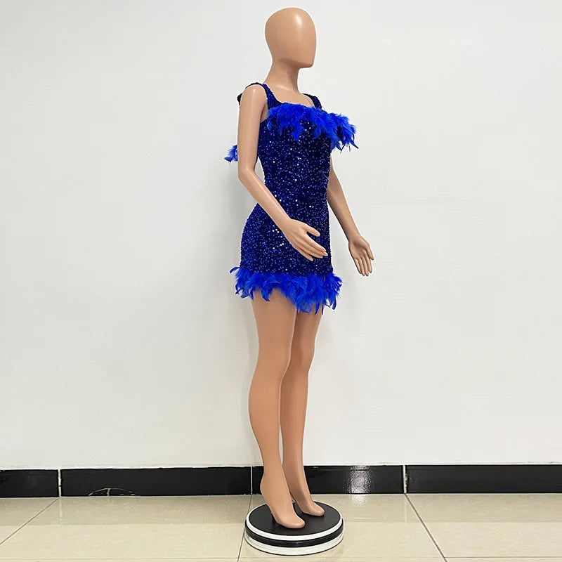 Frühlings- und Sommer-Damenkleidung MINI Kurzes einfarbiges neues Wind-Pailletten-Neckholder-Strandkleid One-Shoulder-Federn Spice G