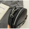 Vintage Y2K Kleine Kettennieten-Umhängetasche Herzförmige Geldbörse Handtasche Rotes PU-Leder Gothic Tote Bag Mode Frauen Umhängetasche