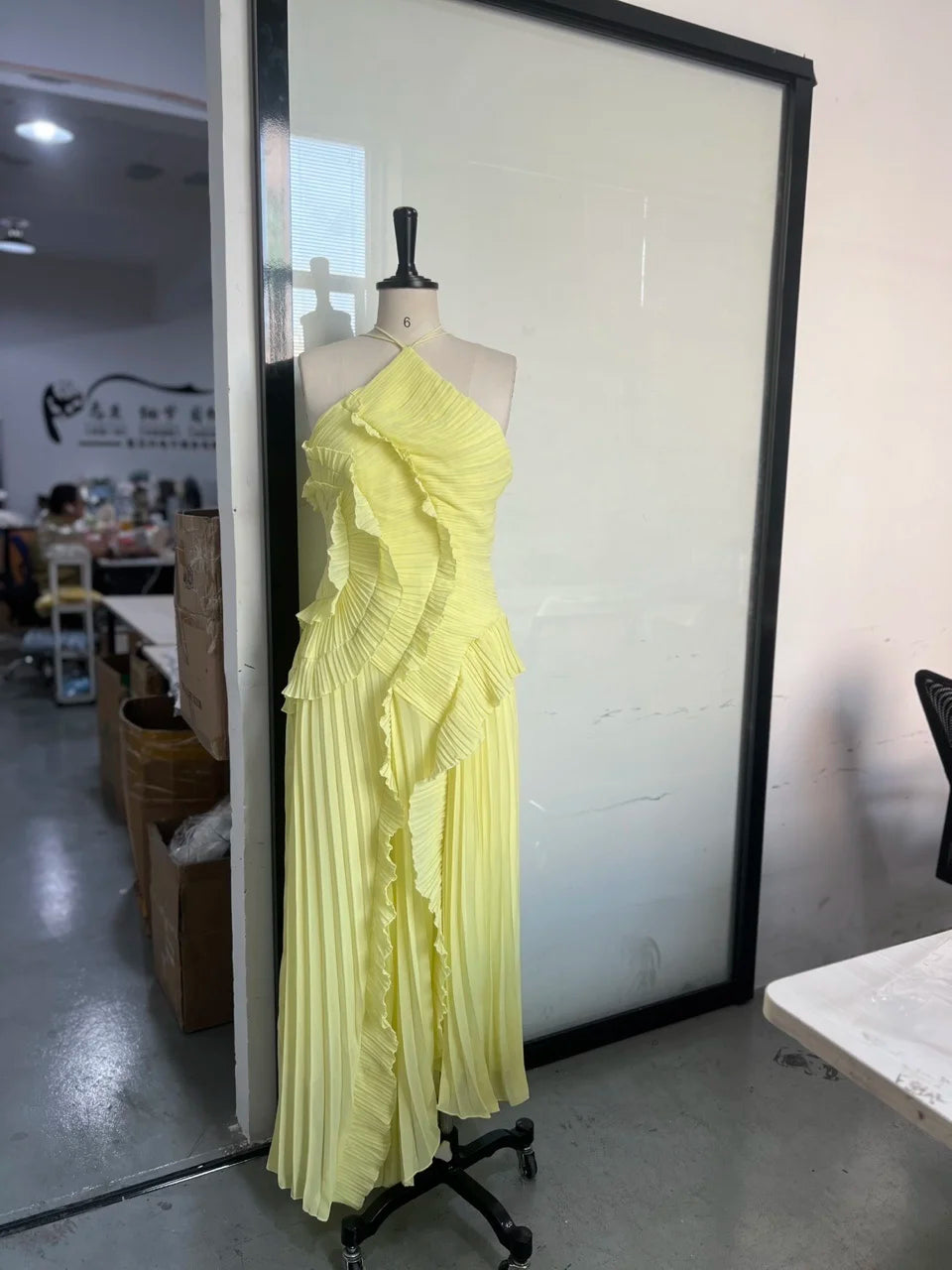 Chic pleated halter neck long vacation dress high quality purple strapless Lotus Edge Maxi Dress 2026 New Lady Vacation Gowns