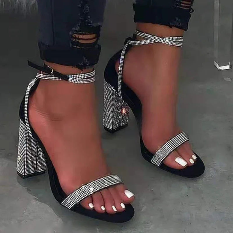 Glänzende goldene Strasssteine Chunky Heels Sandalen Damen Sexy Kreuz Knöchelriemen Silber High Heels Sommer Party Kleiderschuhe Damen Pumps