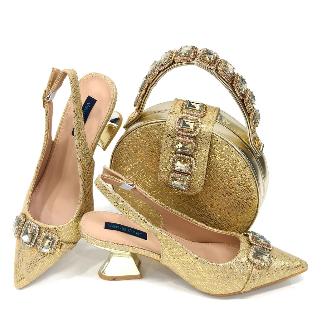 2024 Strass Spitz Zehen High Heels Schuhe und Taschen Set für Damen Hochzeit und Party Elegante Luxusmode in Weinrot