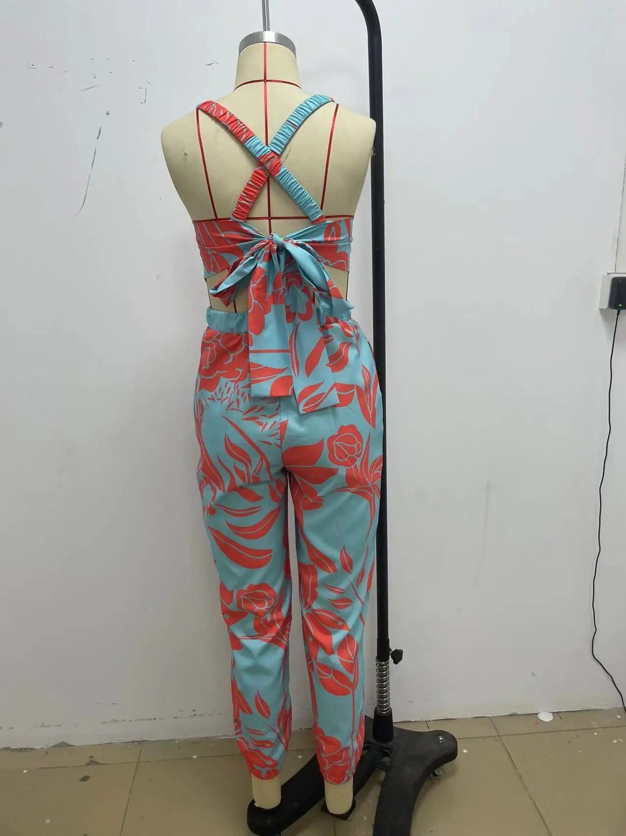 Eleganter Damen Overall 2024 Sommer Mode Träger Hohl Sexy Off-Taille Bedruckter Jumpsuit