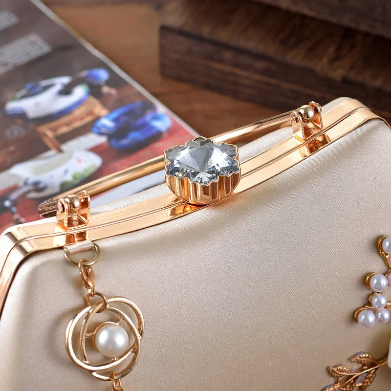 2025 Neue Damen Handgemachte Blumen Clutch Handtaschen Hochzeit Abend Geldbörsen Party Dinner Handtasche Für Damen 4 Farben