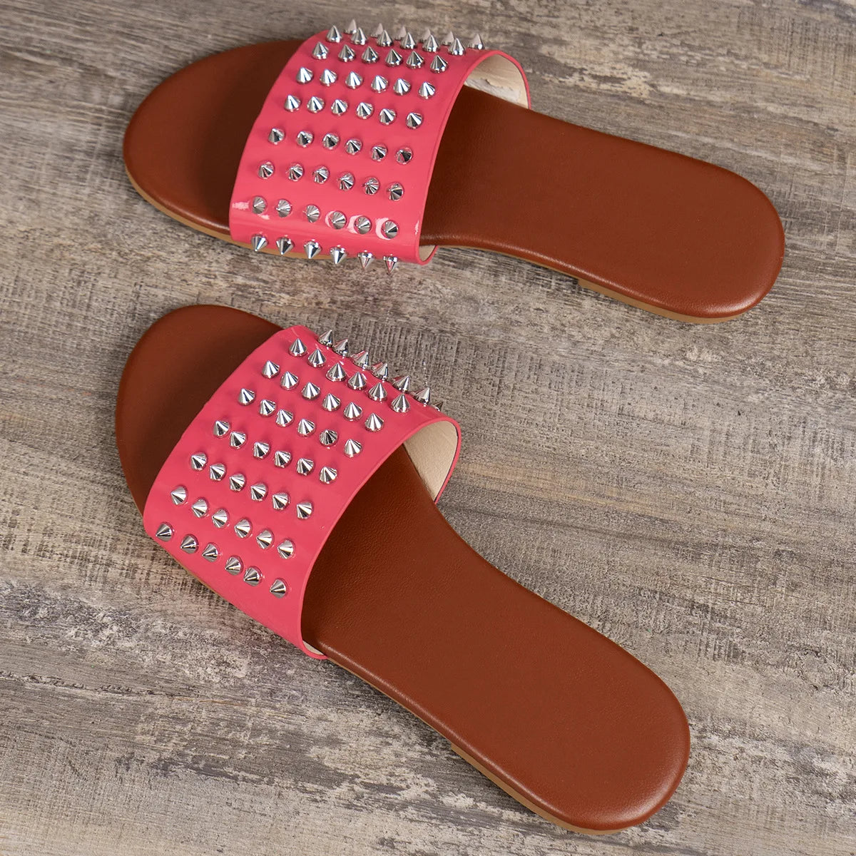 2024 Women Summer New Flat Bottom Rivet Outdoor Beach Large Size Slippers for Leisure, Anti slip Durable Home Sandals