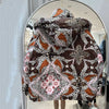 2023 Europäische Station Winter Neue Daunenjacke Damen Warm Mode Kurze Farb-Patchwork Graffiti dicke Weiße Entendaunenjacke