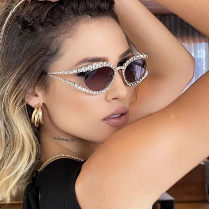 XJiea 2024 Designer Strass-Sonnenbrille für Damen Luxusmarken-Mode-Steampunk-Herrenbrille Party-Strand-Schatten-Accessoire