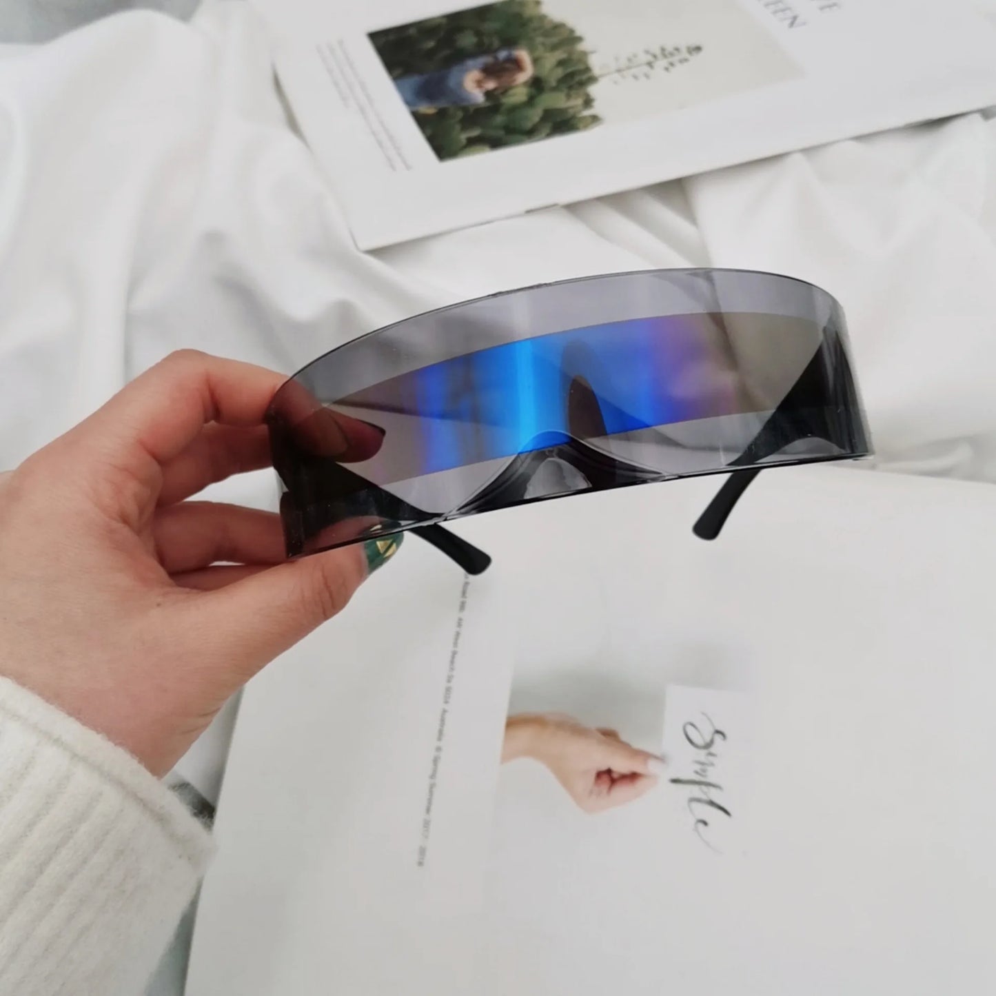 Futuristic Narrow Visor women Sunglasses Laser Eyeglasses Personality Mirrored Lens Eyewear Glasses integrated Men sun glasses