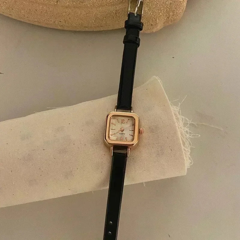 Heißer Verkauf Damenuhr Kleines Quadratisches Zifferblatt Dünnes Lederarmband Damenuhr Elegante Quarz-Damenuhren Lässige Uhr Damen