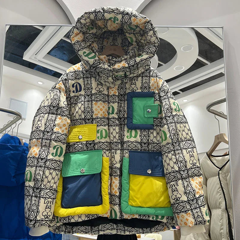 2023 Europäische Station Winter Neue Daunenjacke Damen Warm Mode Kurze Farb-Patchwork Graffiti dicke Weiße Entendaunenjacke