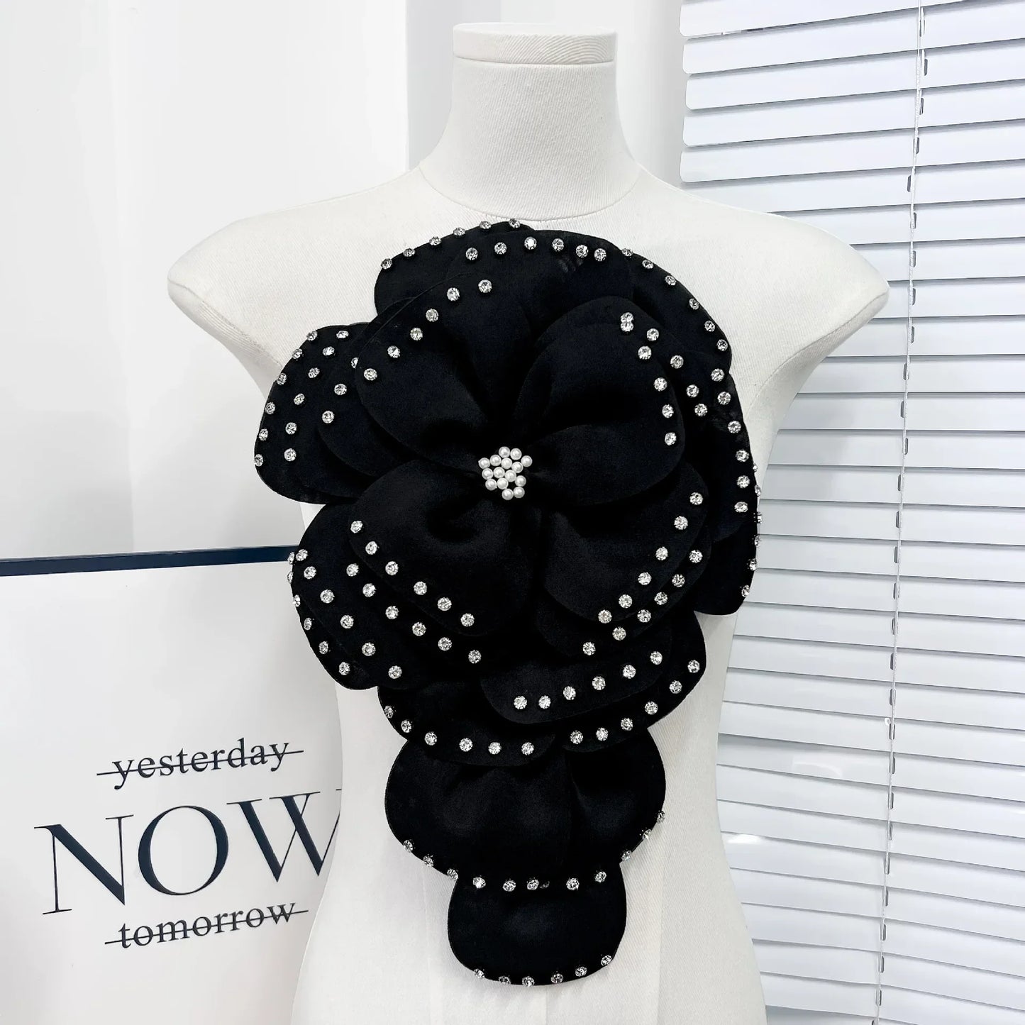 Handmade Multi Layer Fabric Large Flower Brooches for Women Crystal Pearl Lapel Pins Wedding Party Jewelry Accessories Gifts