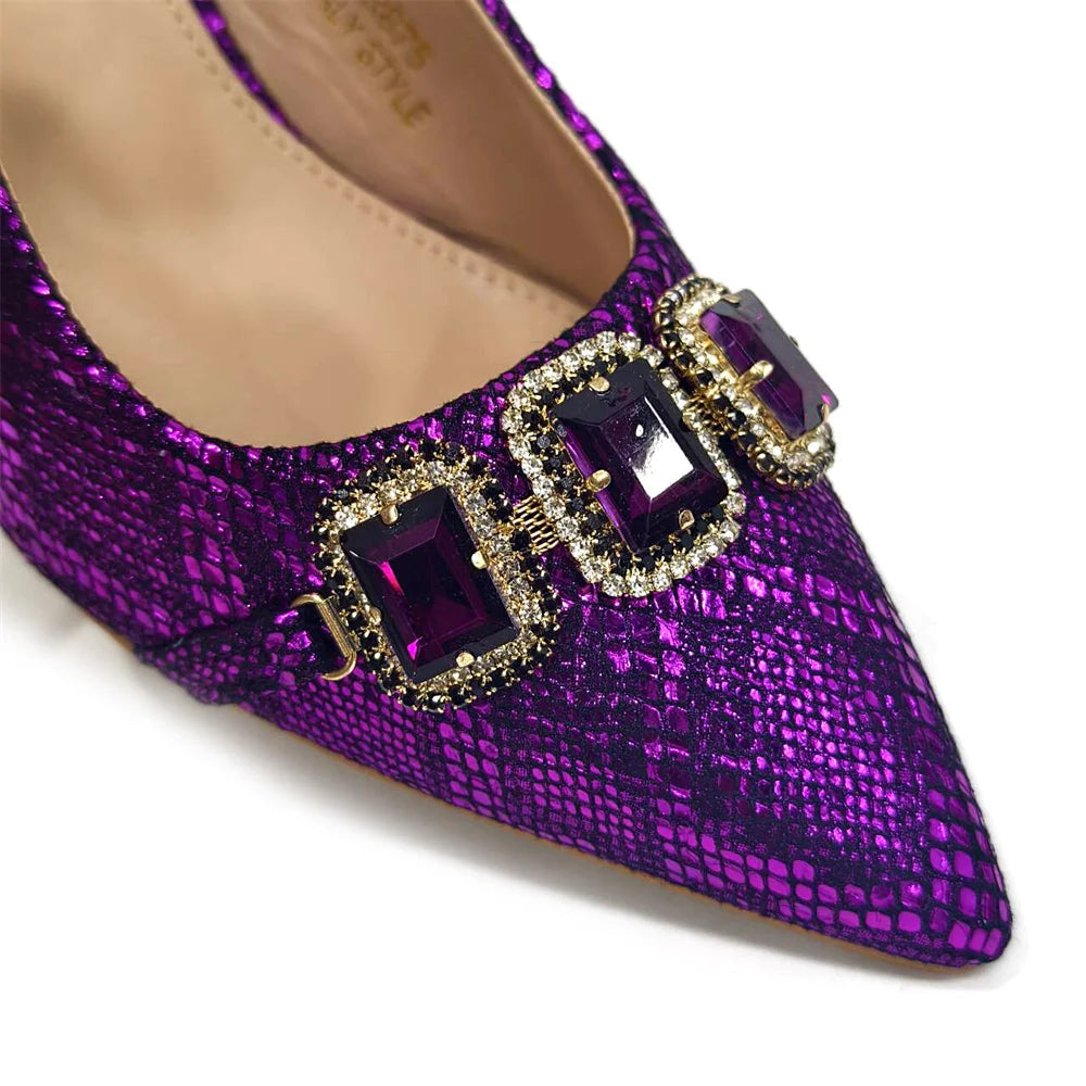 2024 Strass Spitz Zehen High Heels Schuhe und Taschen Set für Damen Hochzeit und Party Elegante Luxusmode in Weinrot
