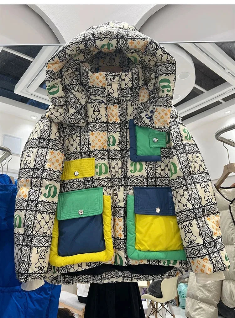 2023 Europäische Station Winter Neue Daunenjacke Damen Warm Mode Kurze Farb-Patchwork Graffiti dicke Weiße Entendaunenjacke