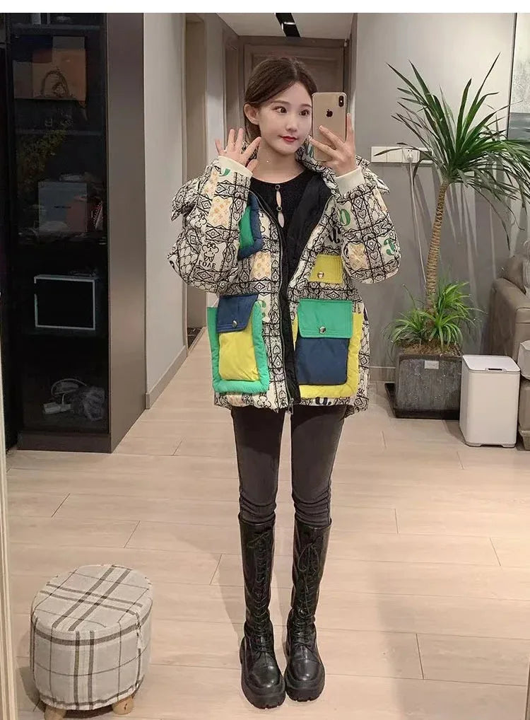 2023 Europäische Station Winter Neue Daunenjacke Damen Warm Mode Kurze Farb-Patchwork Graffiti dicke Weiße Entendaunenjacke
